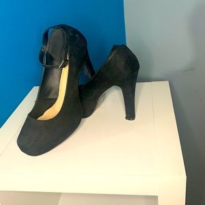 Women’s size 12 wide width black suede Torrid Mary Jane pump